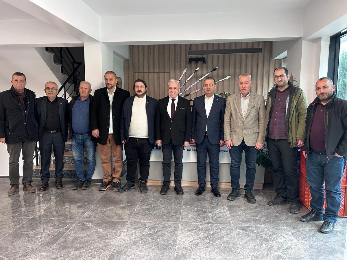 DiSK_Genel_is's tweet photo. CHP Bursa Nilüfer Belediye Başkan Adayı Şadi Özdemir’i Örgütlenme Daire Başkanımız A.Haydar Kara, Bursa 1 nolu Şube Başkanımız Ahmet Aslan, Bursa 2 nolu Şube Başkanımız Onural Keskin ve şube  yönetim kurulu üyeleri ziyaret etti. https://t.co/ydI4niJBtb