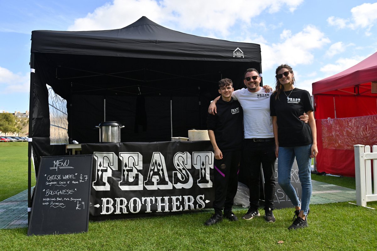 Some of your usual favourites will also be serving food at the game, make sure you join us this Saturday as <a href="/BathRugbyLadies/">Bath Rugby Ladies</a> take on Reading Abbey Women RFC! 🔵⚫️⚪️

🐷 Black + White | <a href="/tomdunn92/">Tom Dunn</a>'s Hog Roast
🍝 Feast Brothers | Italian Takeaway
