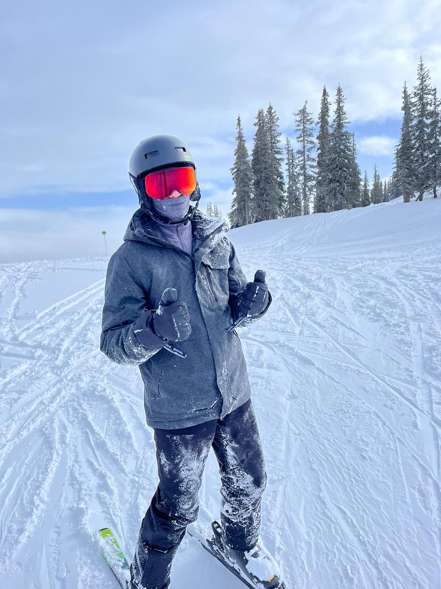 Day 2 in Jasper:

Canada saw a huge 26 cm of fresh snowfall overnight and temperatures hit a head -24 but amazing ski conditions meant for a memorable day skiing!

#freezingtemps #loveskiing #Canada