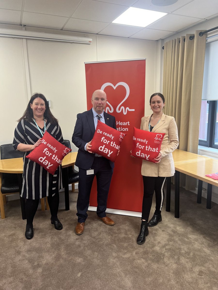 Diolch <a href="/mabonapgwynfor/">Mabon ap Gwynfor AS 🏴󠁧󠁢󠁷󠁬󠁳󠁿</a> for coming along to speak to <a href="/BHFCymru/">BHF Cymru</a> in the Senedd today about lifesaving skills.