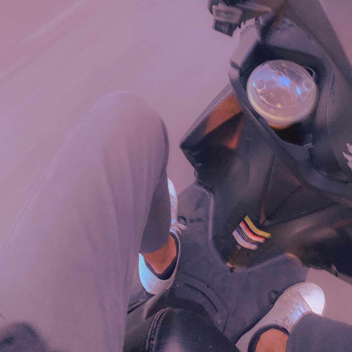 sisilainpetrik's tweet image. oleh-olehnya apa mas? gak oleh mas.

#WithPhone
'Romantisasi Surabaya'