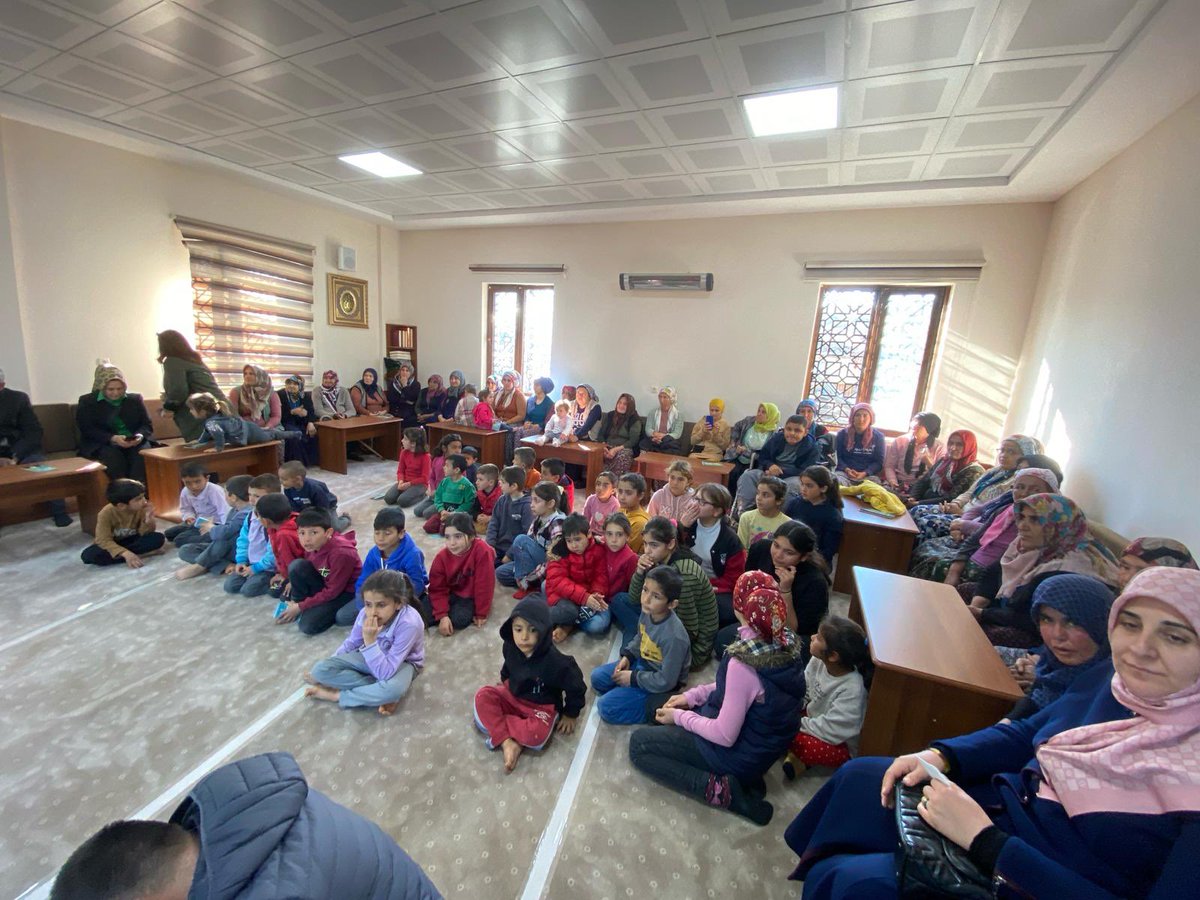 📍Akbayır mahallesi  

Şahinbey belediyesi Başkan ve Başkan adayımız sn. <a href="/mtahmazoglu/">Mehmet Tahmazoğlu 🇹🇷</a>, MHP ilçe başkanımız <a href="/SeyitKarliSavci/">Seyit Karlı Savcı</a>,il ve ilçe teşkilat mensuplarımız ile birlikte Akbayır Mahallesi’ndeki vatandaşlarımızı ziyaret ettik.  Sorun dilek ve temennilerini dinledik.