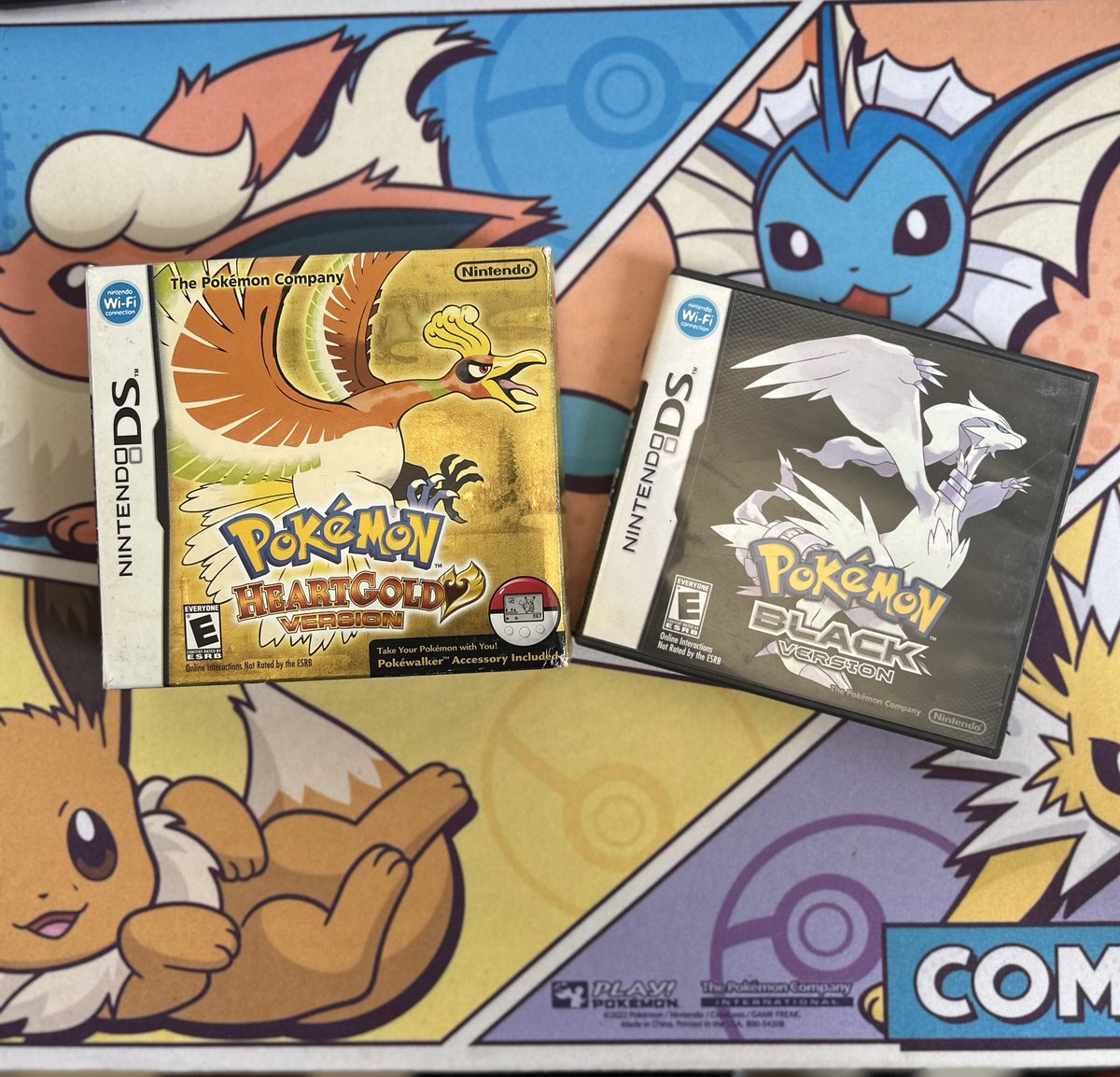 Passando pra avisar que daqui a pouco estamos ao vivo para o #PokemonDay na <a href="/casadocarvalhoo/">Casa do Carvalho</a> e eu já comecei minha fézinha 🤞🏻

• Twitch: twitch.tv/casadocarvalho 

• YouTube: youtube.com/watch?v=7N2B36……