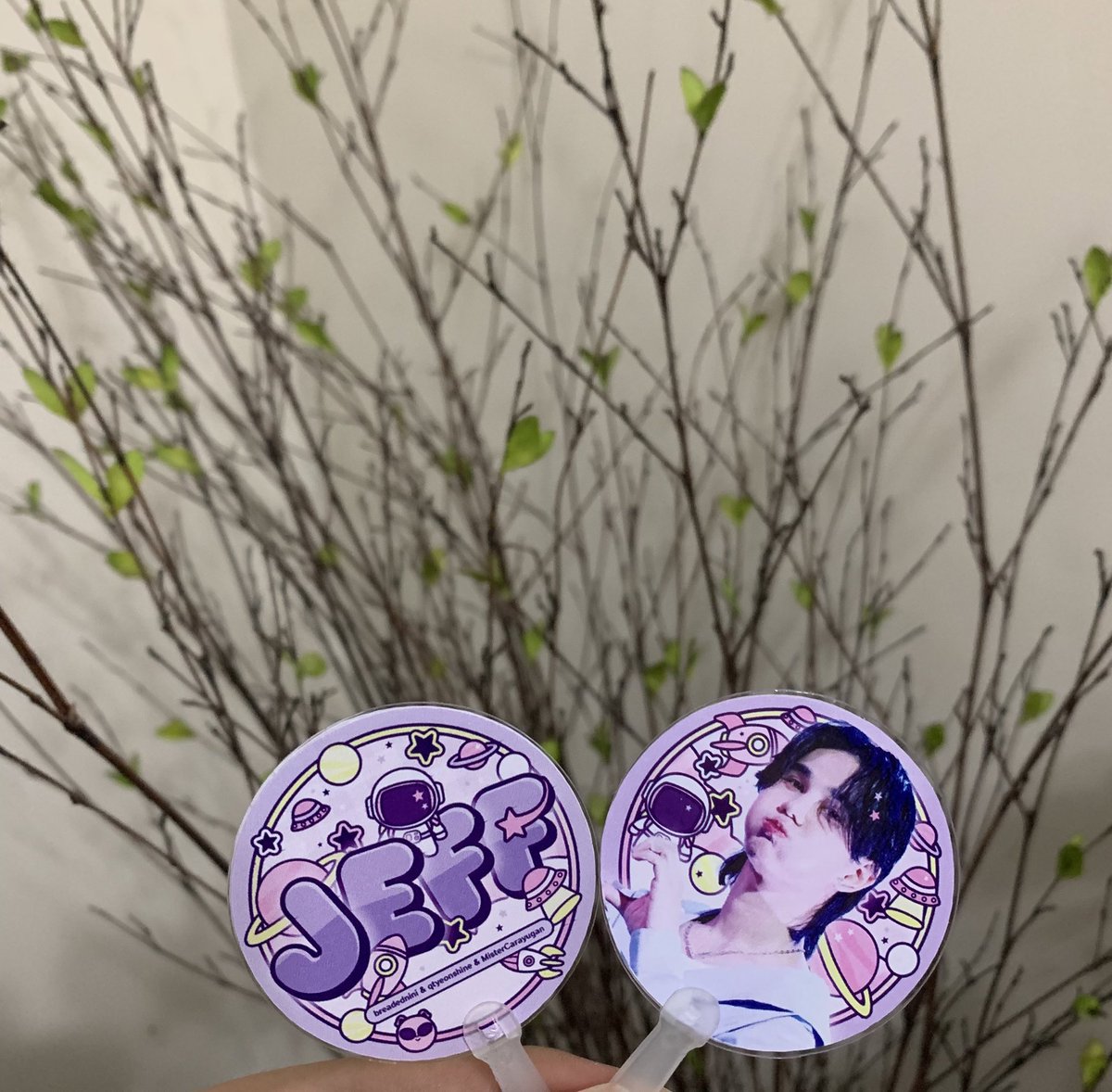 SATURNRETURN__'s tweet image. actual preview of mini uchiwa + new design 💜💛 

#JeffSatur #Saturdayss 
#JeffSaturSpaceShuttleNo8 
#JeffSaturInManila 
#JeffSaturSpaceShuttleNo8Manila
