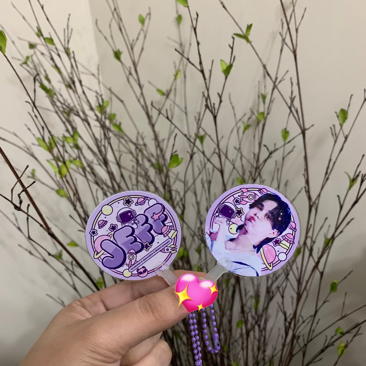 SATURNRETURN__'s tweet image. actual preview of mini uchiwa + new design 💜💛 

#JeffSatur #Saturdayss 
#JeffSaturSpaceShuttleNo8 
#JeffSaturInManila 
#JeffSaturSpaceShuttleNo8Manila