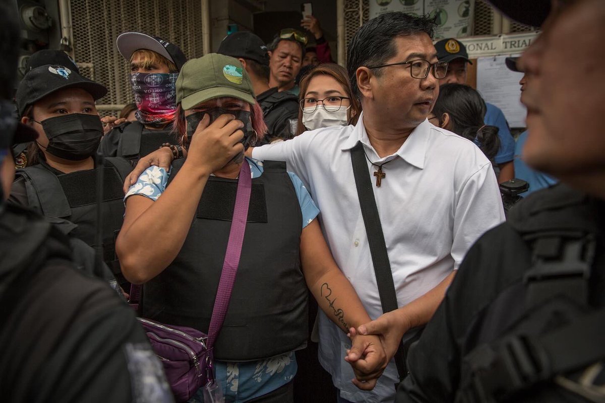 raffylerma's tweet photo. An emotional Rodaliza Baltazar, the mother of 17-year-old Jemboy, leaves the Navotas Regional Trial Court after the promulgation on February 27, 2024. Six policemen were charged with murder for the killing of Jemboy, but only one, Gerry Maniban, was convicted of homicide. (1/4) https://t.co/7sQkqVfrvQ