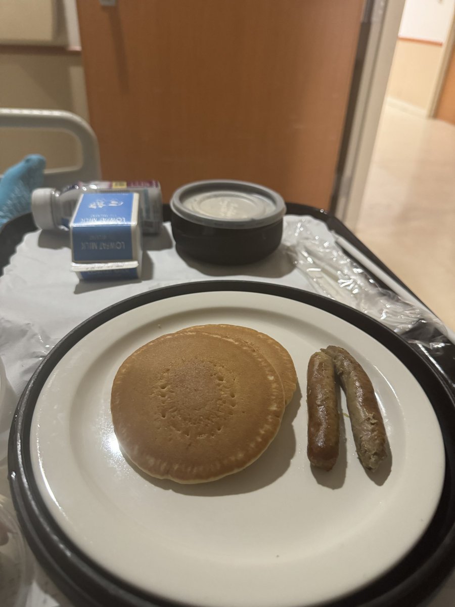 whitespacework's tweet photo. Clara Mass Hospital is disappointing. Pancakes are ok, but the sausage is mid, the pineapple nice. Y would you keep bringing me milk with no cereal, 😒 it’s pissing me off it’s also a major issue. food department must improve the meal to ensure patient satisfaction and well-being https://t.co/dLLxoCoqKi