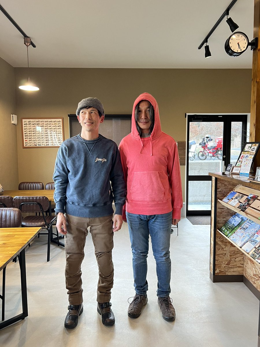 shinyomag's tweet photo. #RidersCafeTORQUE で、#Geruga のウェアが被った、珍しい現象。
それにしてもここのデザートはやっぱり美味しくカラフルでいい!
東京@smilestrada と北海道@NSNL_KTM990S から来客 https://t.co/cRfPp82cNf