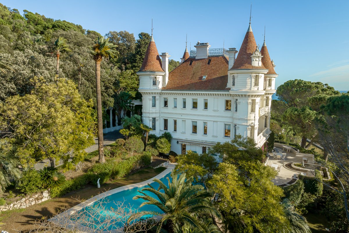 ChristiesHomes's tweet photo. Experience timeless luxury at Château Louis XIII, a historic masterpiece on the French Riviera. See more: https://t.co/CuVhAR50yc
——
Cannes, Alpes-Maritimes, 06400 France
Listed for $38,043,478 by @Michael_Zingraf  #cannes #castlehome #luxuryrealestate #christiesrealestate https://t.co/VXQLHgiWWx