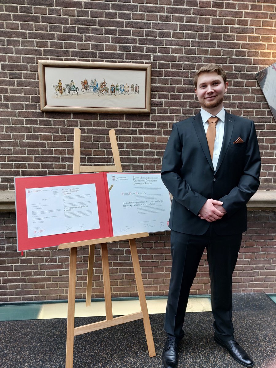 We have another new alumnus: Tizian Ramspoth (@univgroningen) successfully defended his thesis yesterday! Congratulations, and good luck in the future! 🎓