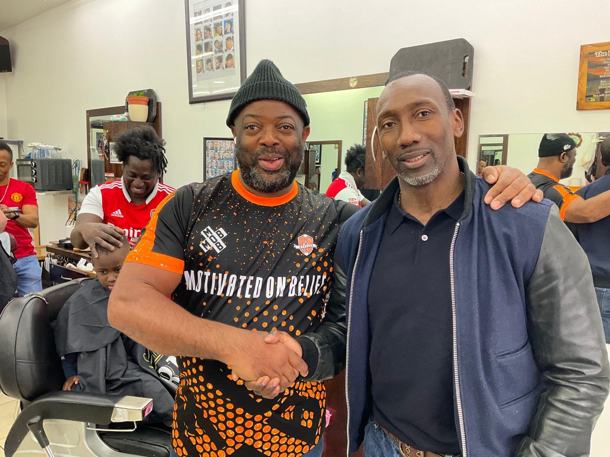 Welcomed to the high street of Harlesden! After popping in to numerous shops @jf9hasselbaink gave a talk in Harlesden library on Saturday. A true community champion. #education #community #harlesden @HydeHousing @PFA @PLCommunities @LondonSport @sported_UK @WembleyTrust