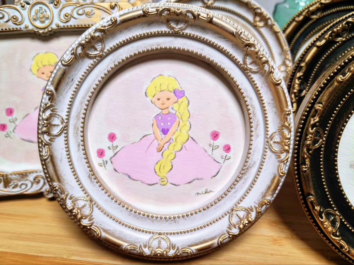 Matsumonika's tweet photo. 今度のマルシェに出します作品が完成しました💐
1枚ずつ手描きをした絵をフレーム入れています🌹
マルシェに来てくれる女の子達に気に入ってもらえるといいなぁ👧🏵
#turner
#postercolour
#水彩画
#絵が好きな人と繋がりたい 🌹 https://t.co/tedBUF587x
