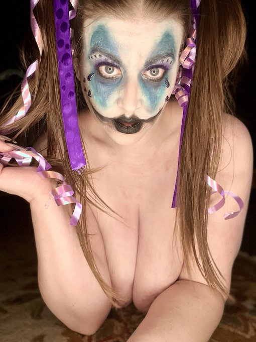 Just giving men a new fetish. Clowns? 😈😈 https://t.co/DNCCTnrpZ9<a href="/tag/bluemoon"class="tags"><span>#bluemoon</span></a><a href="/tag/supermoon"class="tags"><span>#supermoon</span></a><a href="/tag/bignaturals"class="tags"><span>#bignaturals</span></a><a href="/tag/superbluem"class="tags"><span>#superbluem</span></a>