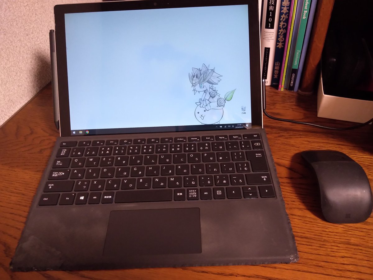 naoki0514xtc's tweet image. ちなみに俺のPCは #SurfacePro5 でして、いまだ現役で使っております☆
それにしても、昨今物価高 半端ないですね！
新品でそこそこのモデルを選ぶと、３０万円近くいくものもありますね、、

娘には、大学入学祝いにちゃんとしたものを買ってあげようと思います☆