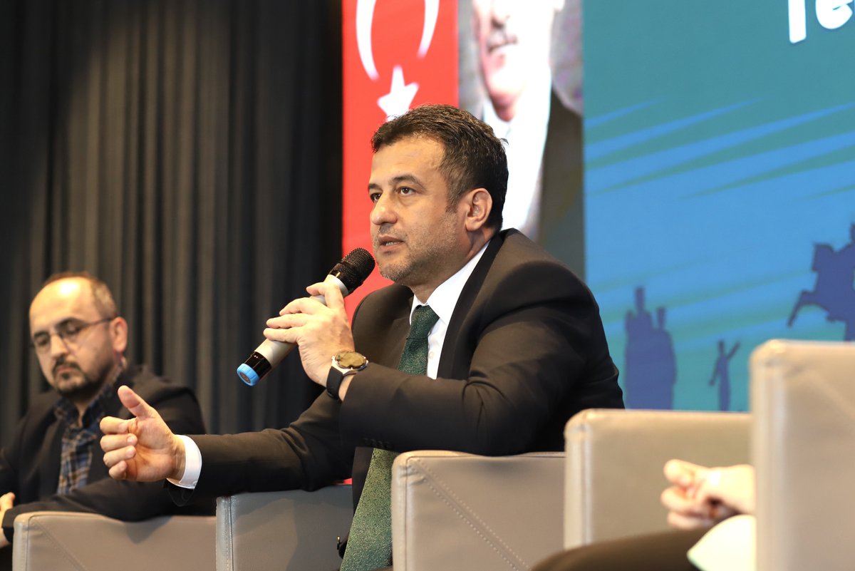 halitdoganbsk's tweet photo. Her alanda olduğu gibi dijital geleceğimizi de kadınlarımız şekillendirecek. Onlarla birlikte Samsun'umuzu çağın ilerisine taşıyacak, dijital olanaklarımızı artıracağız. 

📍Türkiye Yüzyılı'nda Dijital Geleceği Kadınlar Şekillendiriyor başlıklı “Teknoloji, Şehir ve Kadın Buluşması” programına; Bilgi ve İletişim Teknolojileri Başkan Yardımcısı ve AK Parti Genel Merkez MKYK üyesi Sn. Meryem Sürmen, Samsun Teknopark Genel Müdürü Sn. Doç. Dr. Mevlüt Gürbüz ve Kadın Kolları Başkanımız Rabia Bay Keser ile birlikte katılarak kadınlarımızla bir araya geldik. 

İnsanı merkeze alan bir anlayışla, kadınlarımızın, çocuklarımızın, gençlerimizin ve tüm Samsun'umuzun fikirlerini alarak birlikte üretecek, birlikte başarılar elde edeceğiz.