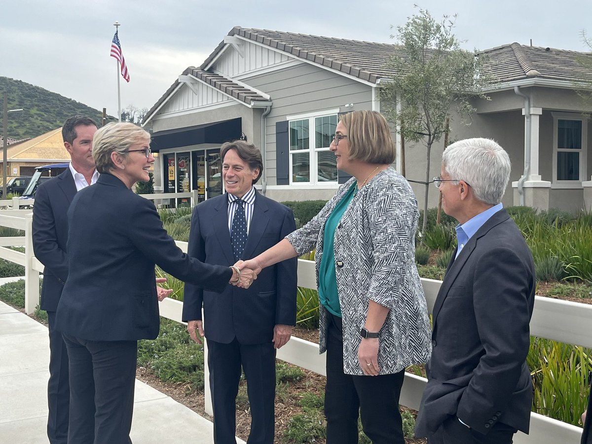 Welcome <a href="/SecGranholm/">Secretary Jennifer Granholm</a> to the Home of the Future. 👏 in #California with <a href="/kbhome/">KB Home</a> where we showcased <a href="/SchneiderElec/">Schneider Electric</a> solutions like MicroGrid, breaker, smart panel, inverter, battery. Let’s leverage the #InflationReductionAct to #deploy even more! #resilient #clean #energy #electric
