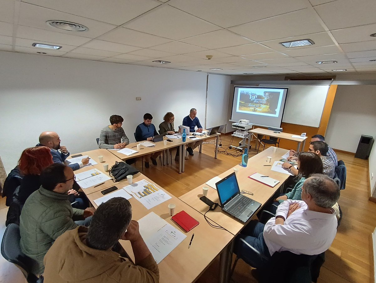 EuroRexion's tweet photo. Celebrada a reunión de lanzamento do proxecto CAPRIF- CC:  “COMUNIDADES ACTIVAS Y PAISAJES RESILIENTES A INCENDIOS FORESTALES Y CAMBIO CLIMÁTICO”: https://t.co/8IkpAMzTiG https://t.co/1ypHl1funS