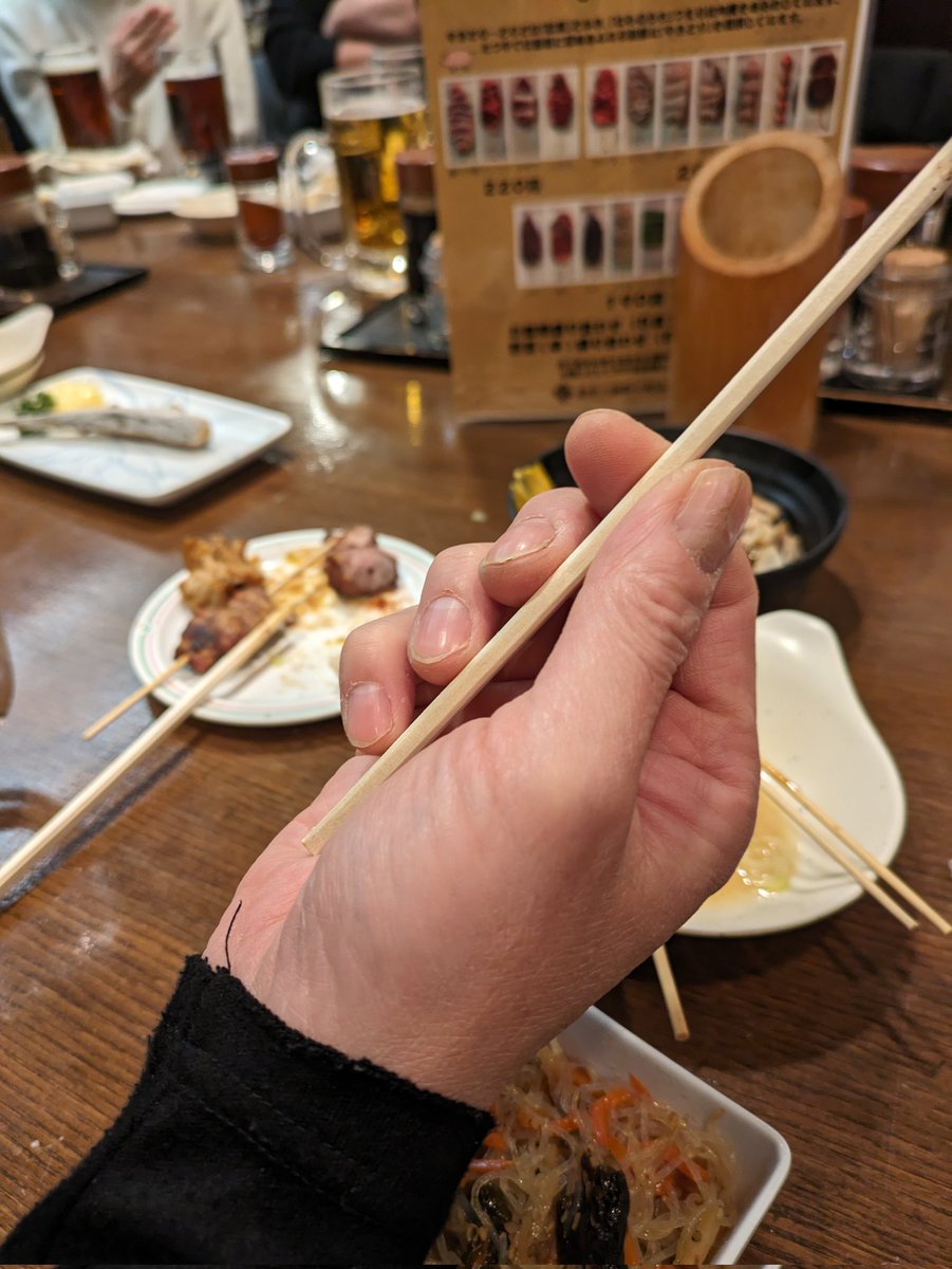 _ksh2_'s tweet photo. 本年もベラ会にお誘いがありまして、参加させていただきました。
いつもありがとうございます。
歳を重ねたからなのか知り合い・初対面問わす楽しい時間を過ごせました。
中でも二人のドラマーに挟まれてのドラム談義が興味深く、ありがたいお話が聞けました。感謝。 https://t.co/FpZlsEyPfa