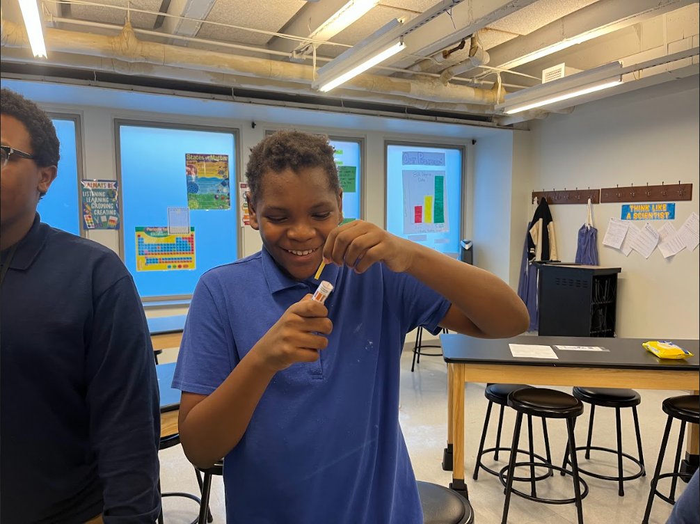 On 2/6, 8th graders tested the acidity of different liquids in Ms. Thomas’s science class. They compared different bottled water brands, like Dasani and Fiji, alongside drinks like Gatorade and sparkling water. Check out our scholars in action! #wgpcs #wolfpack