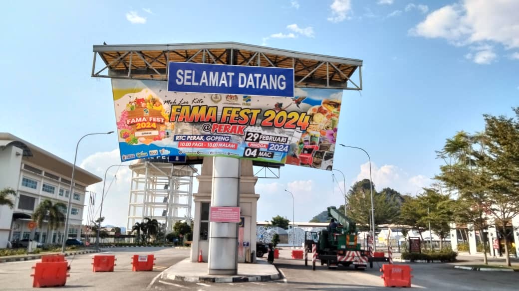 JJCMPERAK's tweet photo. Save the Date !
FAMA FEST 2024 @ PERAK
29 Februari - 4 Mac 2024 !!
bertempat di RTC PERAK, GOPENG
10 Pagi - 10 malam . β
Macam macam menanti kome di sini! Moh kome!! π
#jjcmperak #famafest2024 #perak #rtcperak https://t.co/7EFEOZmRpq