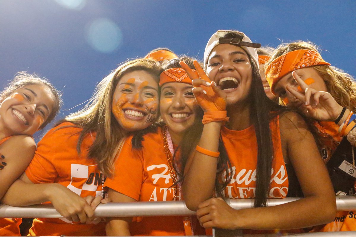 I’m posting a retrospective collection of images from my years at Hayfield, beginning in 2002. I have just posted the tenth gallery, for 2014-2015. There are many images, as I chose to be inclusive instead of posting only the images to my taste. hayfieldpictures.com/Looking-Back/2…