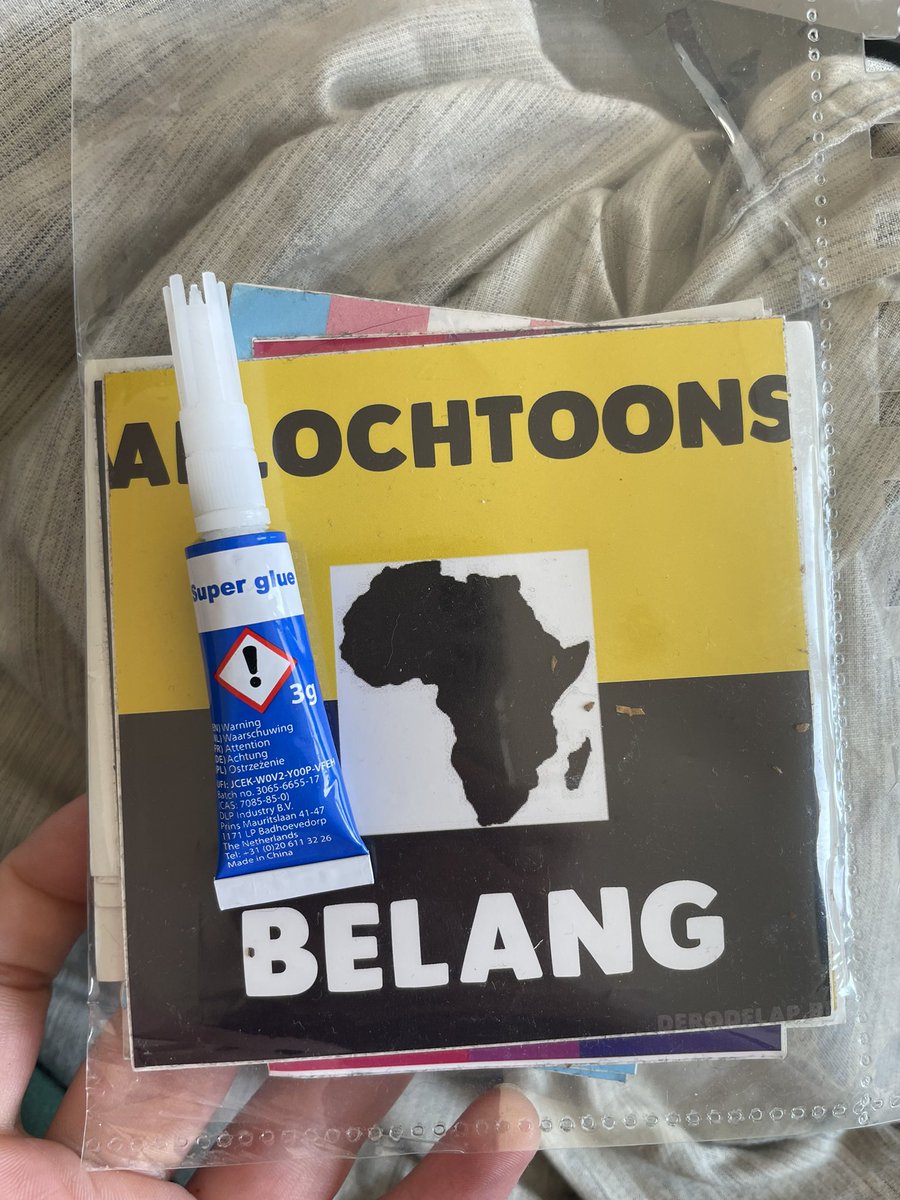 swagoloog's tweet image. Probeer NU mijn stickers er af te krabben