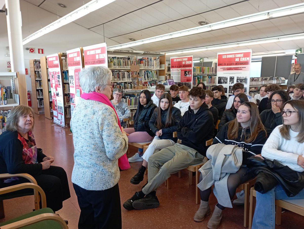 Avui xerrada 'dones antifranquistes' a la Biblioteca del districte 5 @bctxarxa a l'alumnat de Batxillerat de l'institut Can Roca. #CasaldelaDonaTerrassa #NiUnaMés #feminisme #femcamijuntes #feminitzemTerrassa #Terrassa