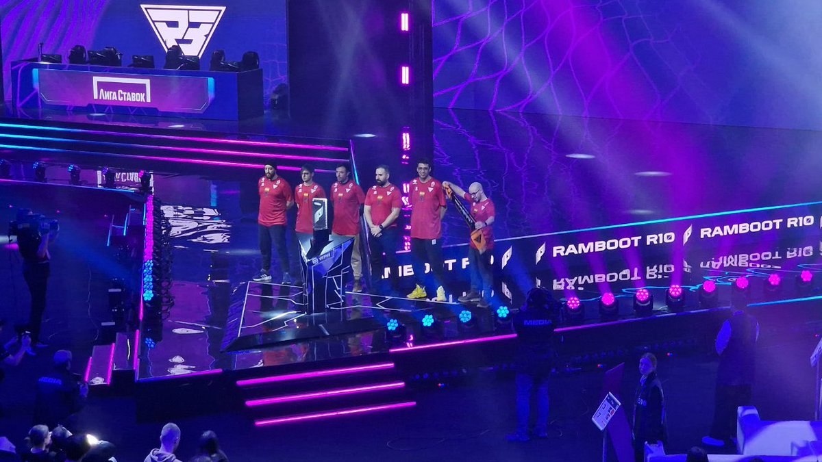 difedchenko's tweet photo. Esports club of legendary @10Ronaldinho went to Russia to participate in a russian government organised event. Sponsored by heavily sanctioned entities, Games of the Future 2024 is a tournament created to whitewash russia's reputation after numerous warcrimes commited in Ukraine https://t.co/Ih5dAPXwrw