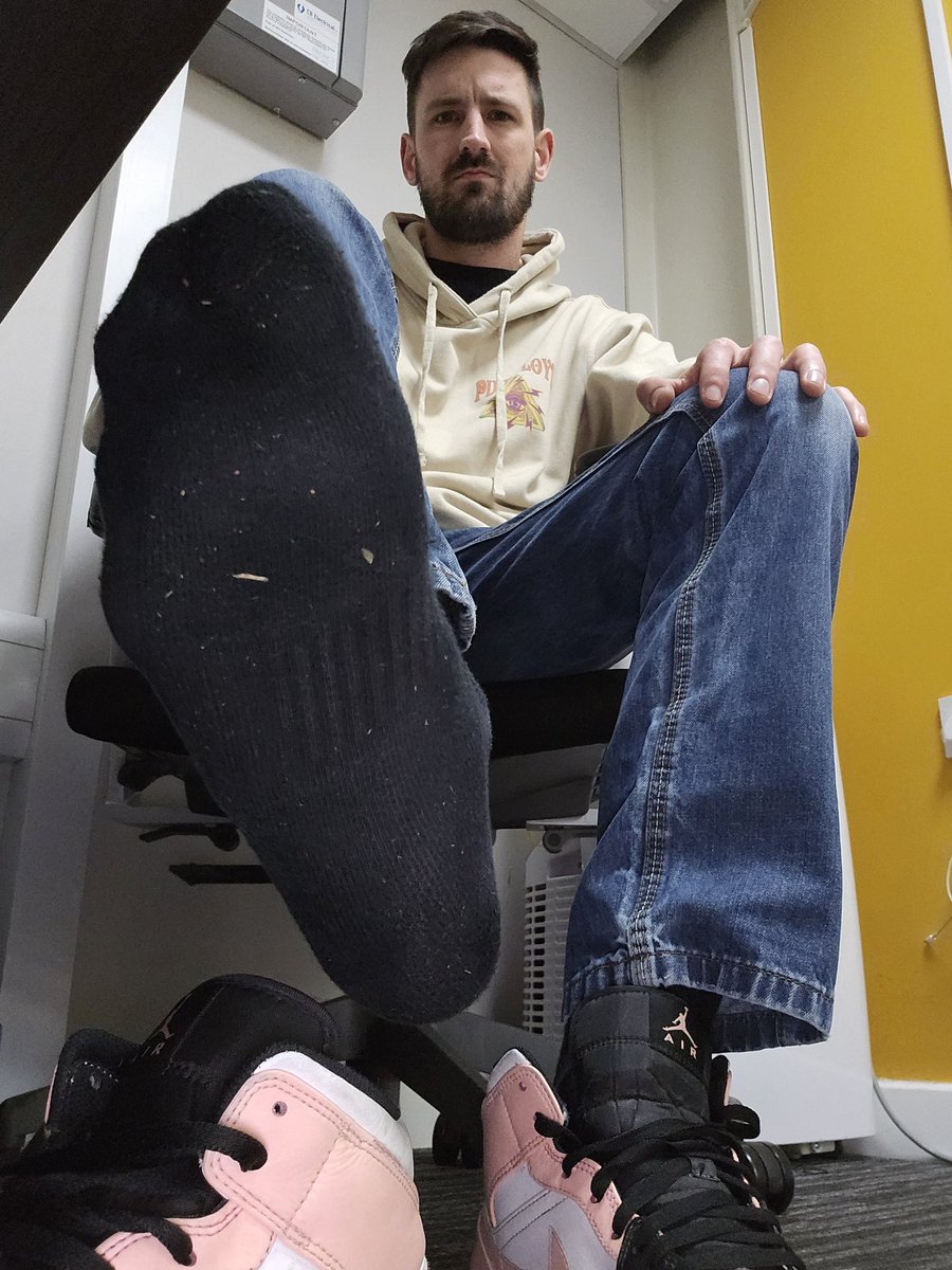 When the Jordans come off... you know what time it is 😉💪