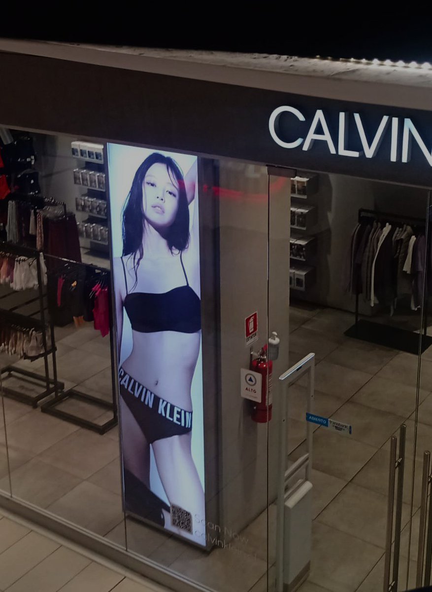 gowroll's tweet image. Calvin Klein already have Jennie's new photos on their stores, she looks stunning