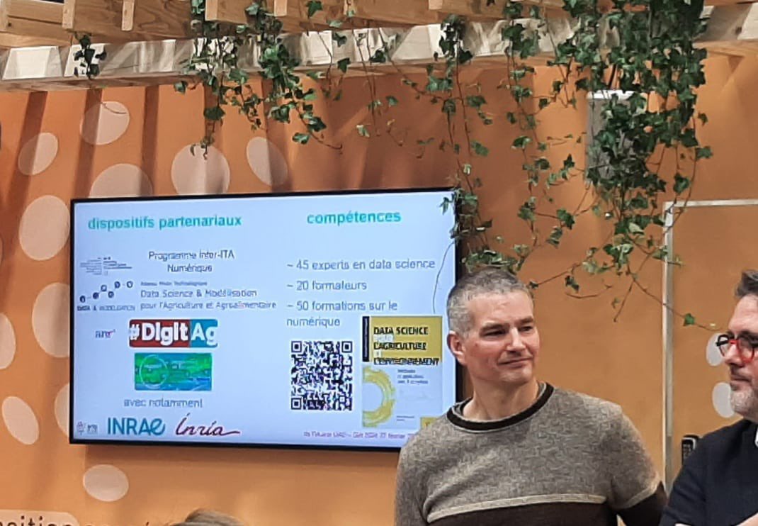 #DigitAg (@digitaglab) on Twitter photo Au <a href="/Salondelagri/">Salon International de l'Agriculture</a> , François Brun, <a href="/ACTA_asso/">Acta</a>, et ses collègues des ITA présentent  les apports de l'I.A. en agriculture. Au <a href="/Salondelagri/">Salon International de l'Agriculture</a> , François Brun, <a href="/ACTA_asso/">Acta</a>, et ses collègues des ITA présentent  les apports de l'I.A. en agriculture.