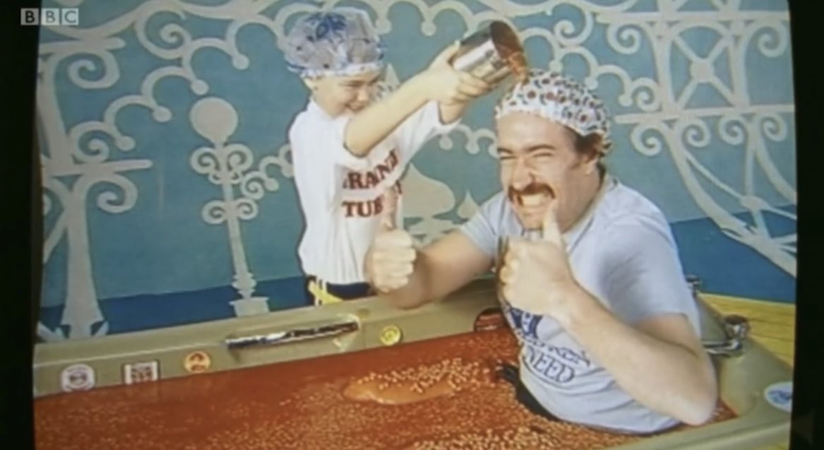 MacfadyenDaily's tweet image. Matthew Macfadyen in Ashes to Ashes.

#matthewmacfadyen #ashestoashes