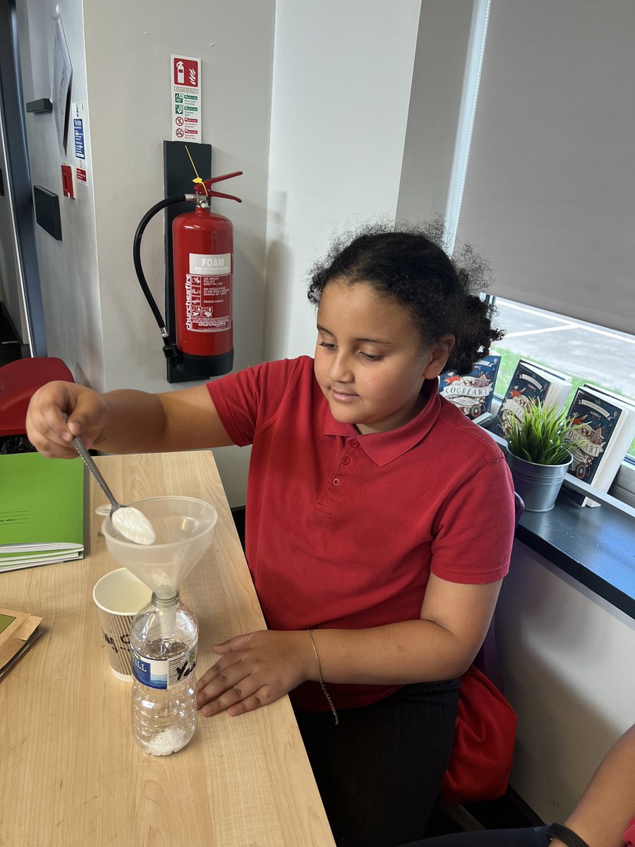 MissBeeYear6's tweet photo. ‘Is yeast a living organism?’
Year 6 have been carrying out an investigation to see if yeast has the characteristics of a living organism. 👩‍🔬🔬👨‍🔬 https://t.co/trG9jySDfk
