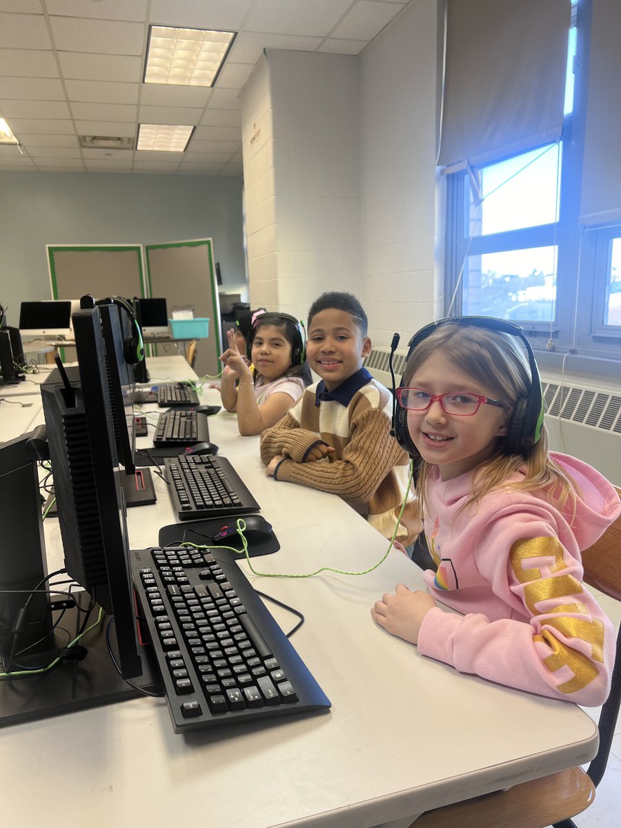 ps239queens's tweet image. In Technology Class we are learning all about coding! It is hard work but so rewarding 😄 Together we can make the future BRIGHTER!! ✨ #PS239q #Coding #ChildrenCoding #NYCPublicSchool #District24