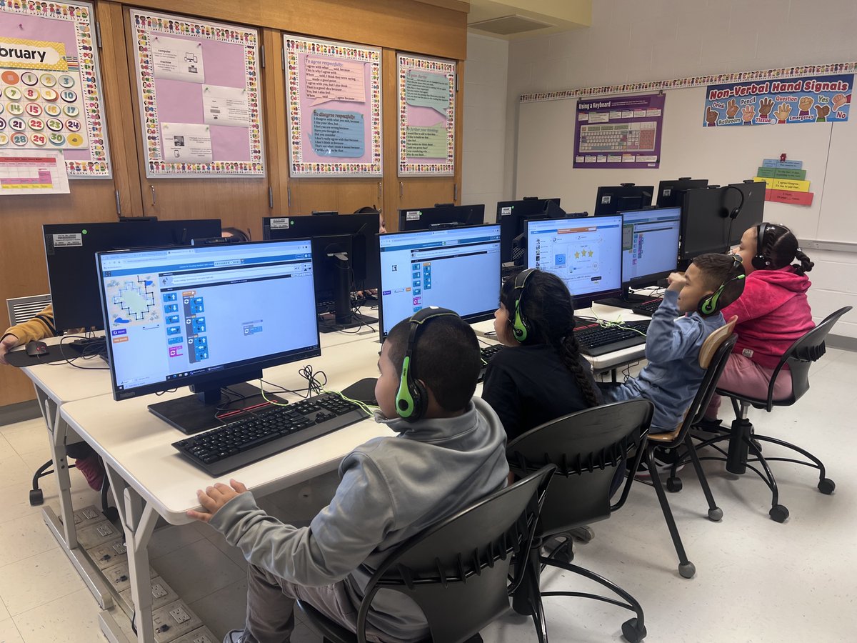 ps239queens's tweet image. In Technology Class we are learning all about coding! It is hard work but so rewarding 😄 Together we can make the future BRIGHTER!! ✨ #PS239q #Coding #ChildrenCoding #NYCPublicSchool #District24