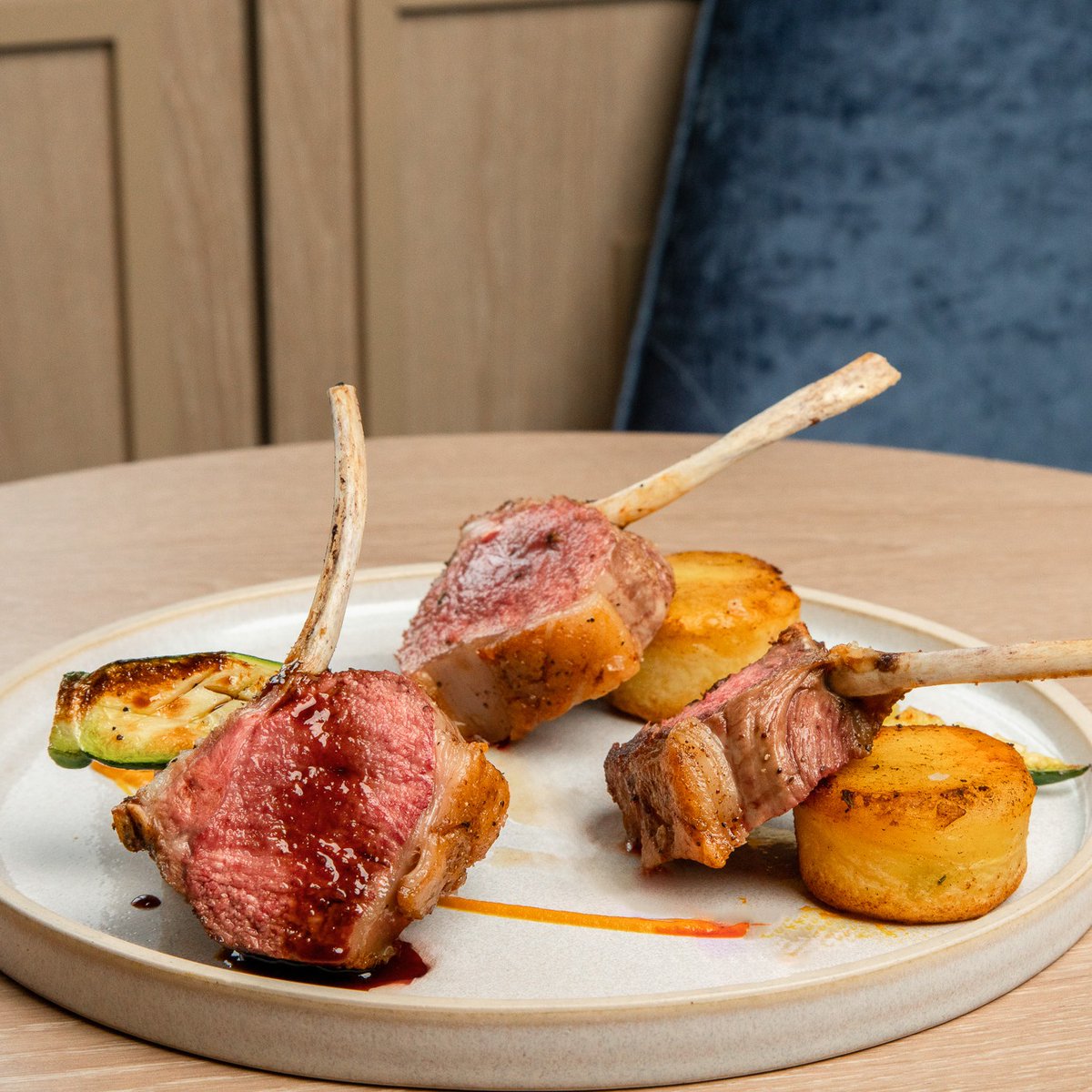 DanubiusLdn's tweet photo. Tuesday mood: room service deliciousness that melts in your mouth. 😍

#DanubiusLondon #RoomService #LondonEats #LondonFood #LondonFoodies #LondonFoodie #LondonHotels #EnglishCuisine https://t.co/uNYJ1d1Vji