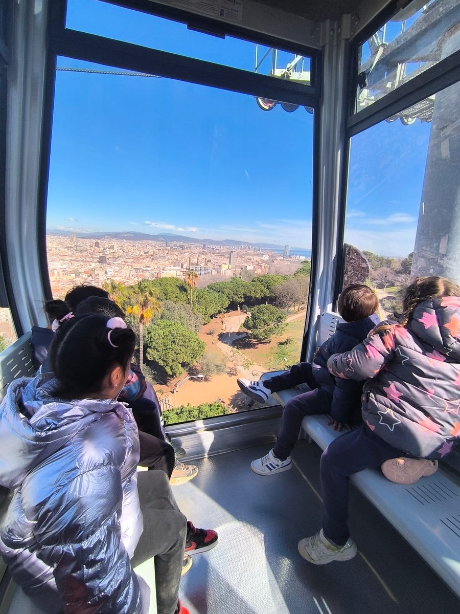 MontserratSJust's tweet photo. Avui els infants d'I5 han anat a conèixer el telefèric de Montjuïc. Mireu quines vistes!
#projecteinterdisciplinari #invents #transports #aprenemplegats https://t.co/04TJ4QIR6u
