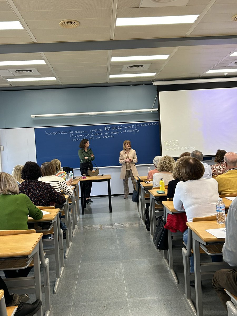 Sabiexumh's tweet photo. Visita de Aurora Rodil, concejal de Familia y Mayores del @ajuntamentelx al programa de las AUNEX en la sede de Elche. https://t.co/8UtP0xtzMs
