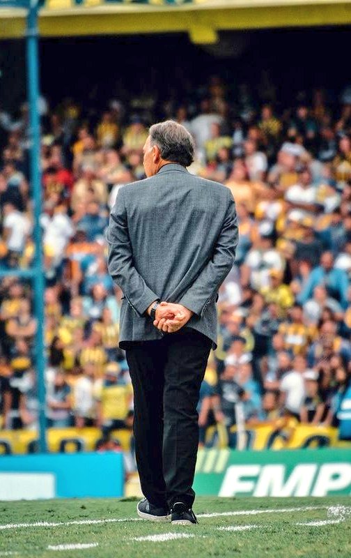 _fabrilopezzz_'s tweet photo. #Central "El hincha de RC me quiere, no porque fui campeón, sino porque en los momentos más difíciles aparecí. Después salir campeón me puso en un lugar, donde pocos están y pocos tuvieron la suerte que tuve yo".

Miguel Ángel Russo con @EmiNunia4 https://t.co/V9QwC7mnbi