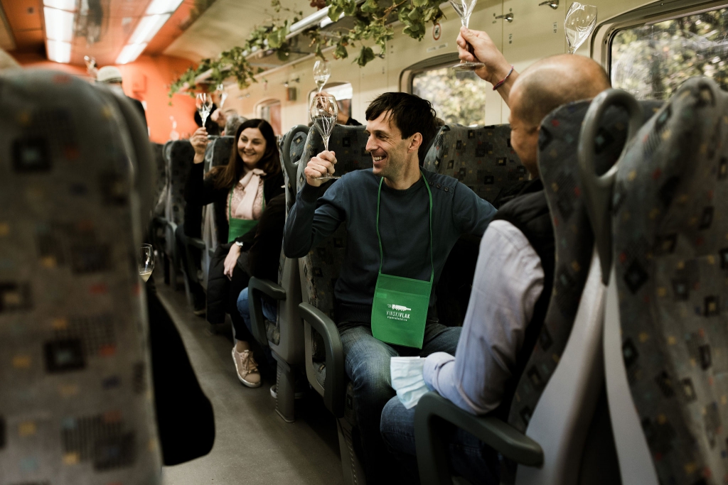 VipavaValleySI's tweet photo. In the Vipava Valley you can take 2 of the most beautiful train journeys in Slovenia: the Bohinj railway, and the wine and culinary adventure on the Wine Train Vipava Valley. 🥂🫶🚈
https://t.co/4JfHPlfeBF 

#vipavskadolina #vipavavalley #ifeelslovenia https://t.co/4lqzmD60fa