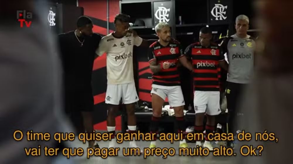 futebol_info's tweet photo. Discurso motivacional de Arrascaeta antes de Flamengo 2x0 Fluminense:

"Rapaziada, no começo do jogo a gente vai para cima. Nós vamos para cima deles. A gente está descansado. Estamos bem fisicamente. Estamos treinando bem. Então, no começo do jogo vamos com tudo. Como falou o BH, depois a gente não pode deixar que o jogo fique dividido. Segura lá atrás que nós vamos ganhar lá na frente. Todo mundo defende, todo mundo ataca. Sempre juntos, isso é importante. O time que quiser ganhar da gente aqui em casa vai ter que pagar um preço muito alto."

🗞 @geglobo
📸 Reprodução/FlaTV