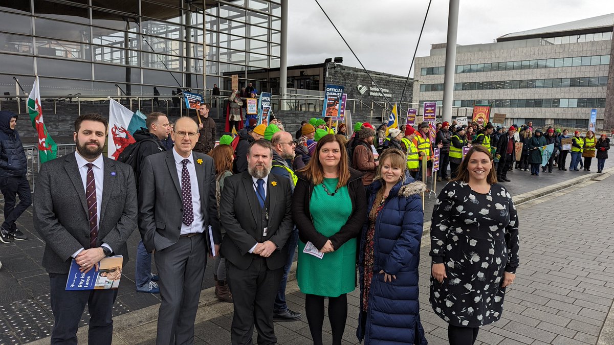 Sioned Williams AS/MS 🏴 (@sioned_w) on Twitter photo The cuts to Wales’ museums and National Library will affect so many people – jobs will be put at risk, and the protection of our historical and cultural legacy will be threatened.
I, and my <a href="/Plaid_Cymru/">Plaid Cymru 🏴</a> colleagues stand with unions protesting these cuts #SaveWelshHeritage The cuts to Wales’ museums and National Library will affect so many people – jobs will be put at risk, and the protection of our historical and cultural legacy will be threatened.
I, and my <a href="/Plaid_Cymru/">Plaid Cymru 🏴</a> colleagues stand with unions protesting these cuts #SaveWelshHeritage