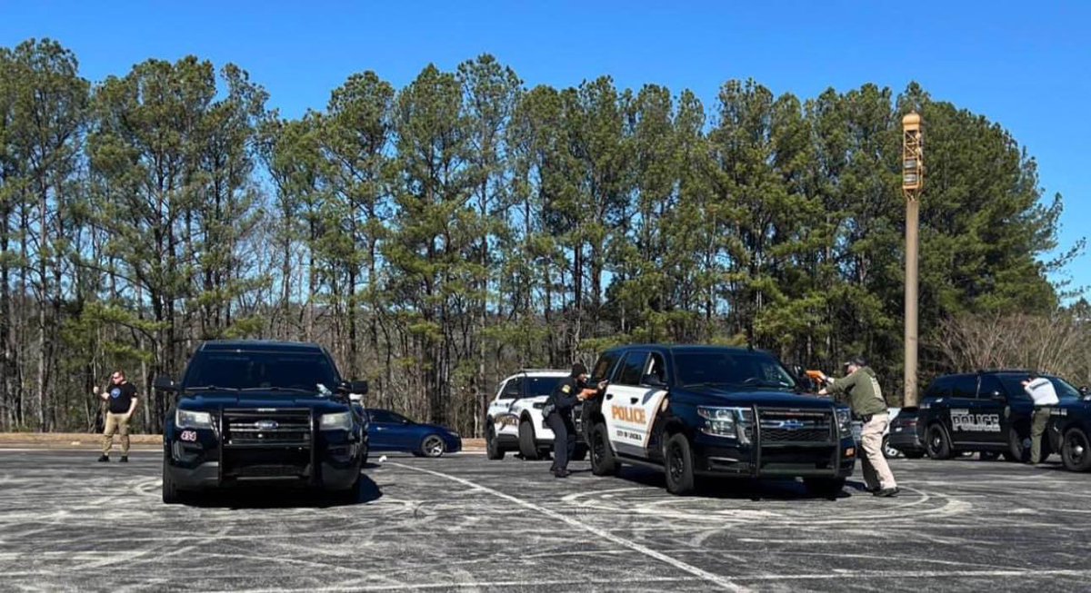 CommandoDefense's tweet image. COMMANDO DEFENSE ACADEMY SWISS 
STRATEGIES &amp;amp; TACTICS OF PATROL STOPS
SWAT Instructors Uliks Gjonaj during the training in Alabama - USA 🇺🇸 with the most specialized Police of the State.