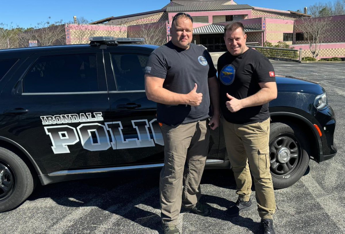 CommandoDefense's tweet image. COMMANDO DEFENSE ACADEMY SWISS 
STRATEGIES &amp;amp; TACTICS OF PATROL STOPS
SWAT Instructors Uliks Gjonaj during the training in Alabama - USA 🇺🇸 with the most specialized Police of the State.