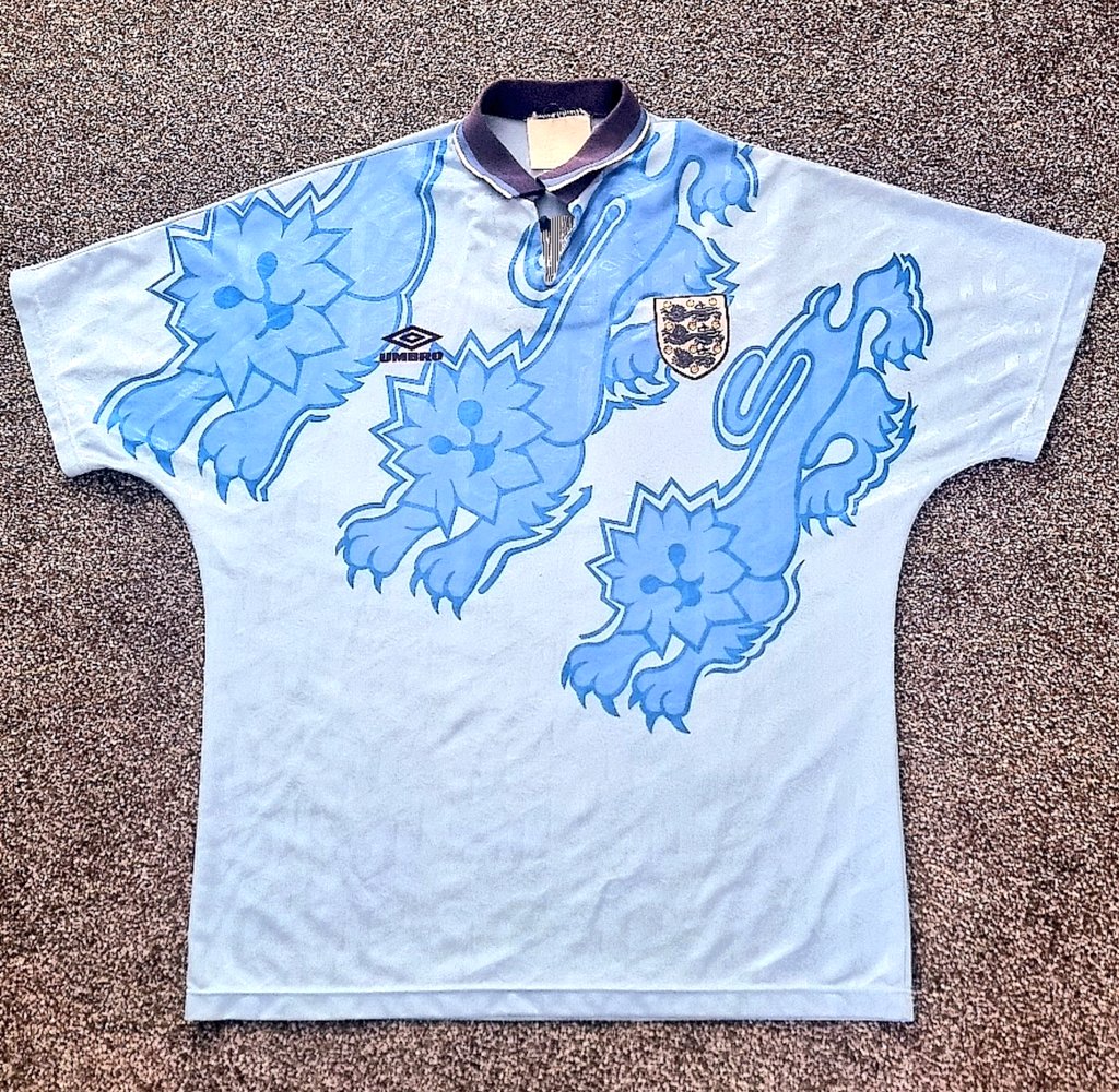 Evaded me for so long this one, but finally glad to add it to the collection 92/93 Third Shirt 🔥👍 #England