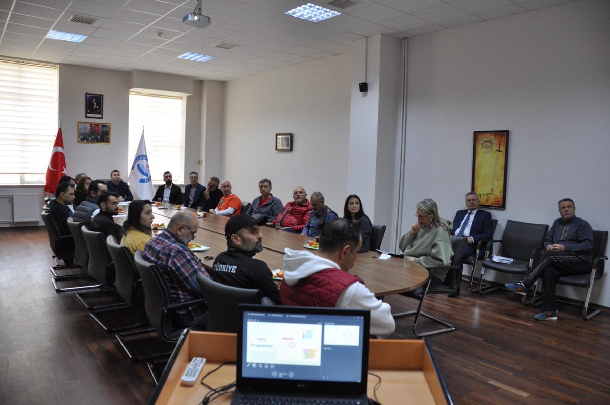 AsuSpBF's tweet photo. Fakültemizin 2023-2024 eğitim öğretim yılı bahar dönemi akademik kurul toplantısı gerçekleştirildi. Toplantında bahar döneminde yapılacak sosyal, kültürel faaliyetler ile ve öğretim faaliyetleri ile ilgili değerlendirmeler yapıldı.
@aksarayedutr @profalpayaribas @hunluhunlu https://t.co/XAw0rxxOT8