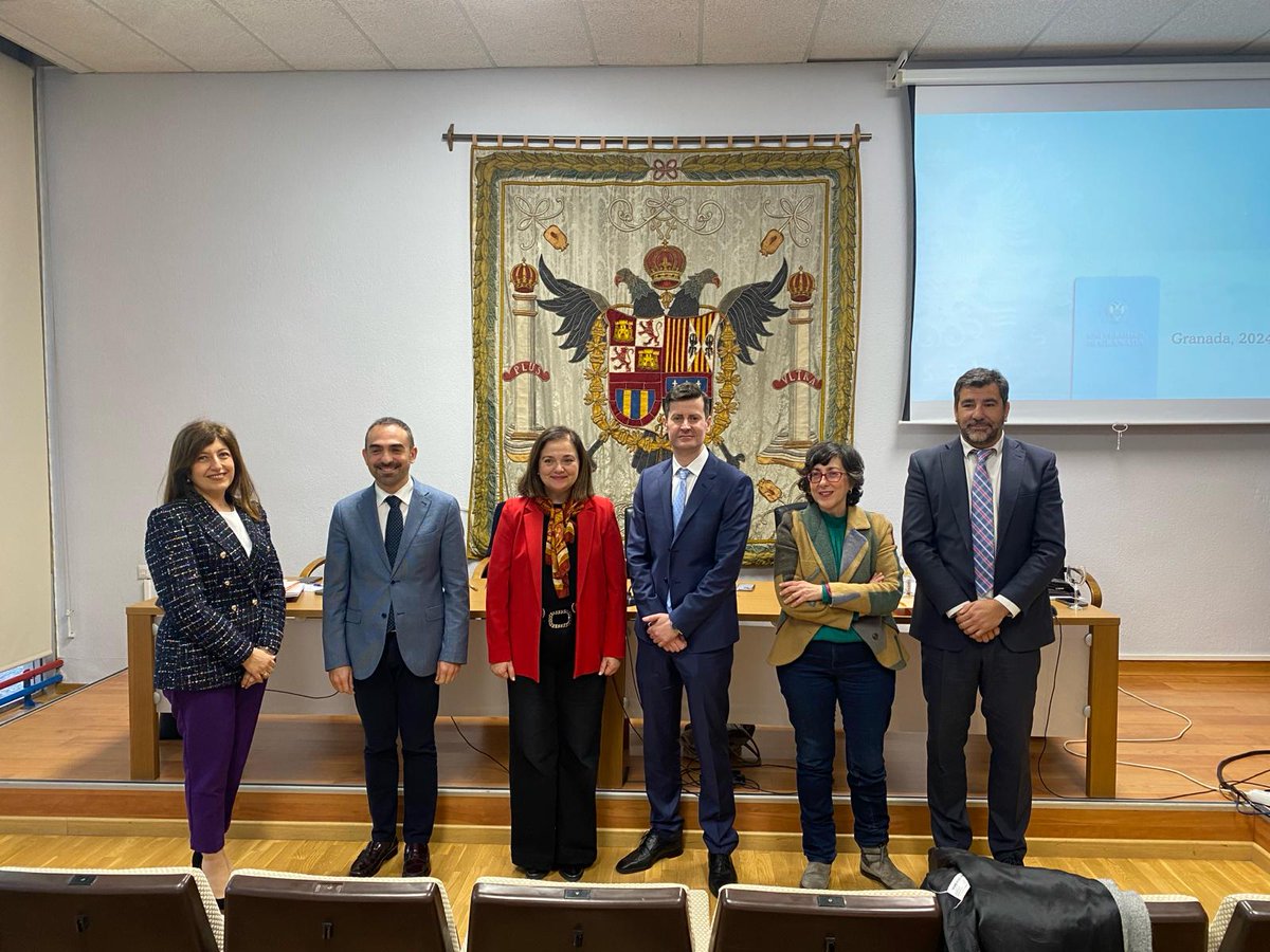lenguaespañolaUGR (@ugrlenguaesp) on Twitter photo El departamento de Lengua española está de enhorabuena: nuestro compañero Francisco José Sánchez superó ayer el concurso de acceso a Catedrático de universidad. Enhorabuena, <a href="/F_J_Sanchez/">Francisco José Sánchez</a> y feliz nueva etapa académica. El departamento de Lengua española está de enhorabuena: nuestro compañero Francisco José Sánchez superó ayer el concurso de acceso a Catedrático de universidad. Enhorabuena, <a href="/F_J_Sanchez/">Francisco José Sánchez</a> y feliz nueva etapa académica.
