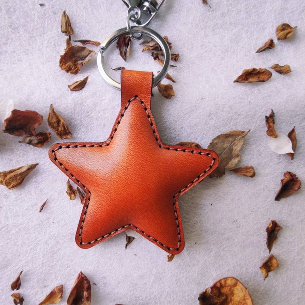 SelectizaCo's tweet photo. Elevate your style with our Leather Star Keychain – the perfect accessory for your keys or bag! https://t.co/XHpmXCpXz2