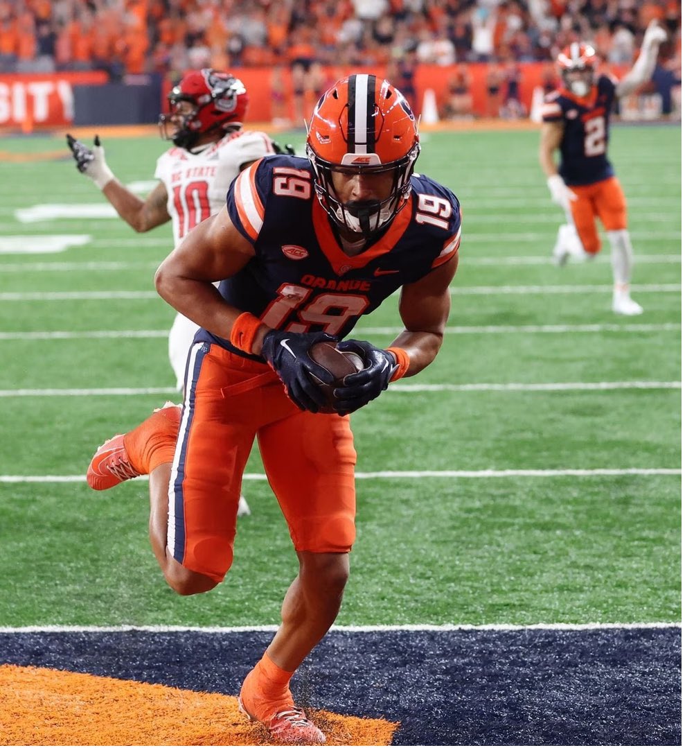 Blessed for an Offer from Syracuse University! Thank You @FranBrownCuse @CoachDRedd for believing in me! @CuseFootball #GoCuse 🍊 @CoachAdhir @BrandonHuffman @adamgorney @ChadSimmons_ @Zack_Poff_MP @ErikRichardsUSA @DemetricDWarren @McAllisterMike1 @SyracuseOn247 @CoachTroop3