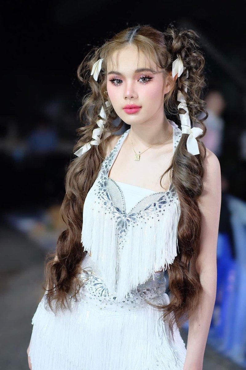 Poy_tanutcha's tweet photo. ไหนๆ เขาเล่นกันยังไงนะ ฝากน้องใหม่คนนี้ไว้ในอ้อมอกอ้อมใจพี่จ๋าทุกคนด้วยง้าบบ🙏🏻🥹💜 
#นางเอกน้องปอย  #นางเอกตาสระอิ 
#ลิเกศรรามน้ำเพชร 
#ขอเป็นพระเอกในหัวใจพระเอก 
#พระเอกลิเกTheseries 
#LikayTheseries https://t.co/76X3AcMxkj